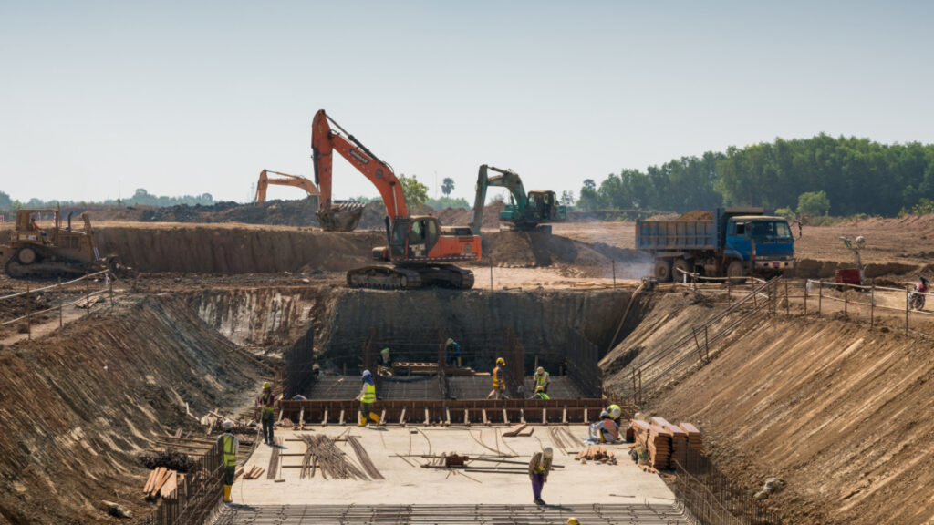 Matériel neuf ou occasion : que choisir pour votre entreprise de chantier ?